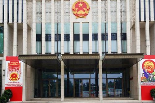 Nhà Quốc hội trang hoàng trước ngày bầu cử đại biểu Quốc hội, HĐND các cấp