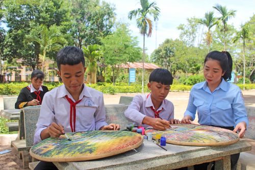 Những người 'tiếp lửa' cho thế hệ măng non