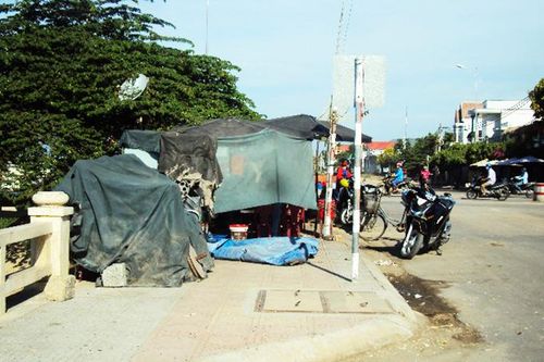 Buôn bán chiếm hành lang đi bộ