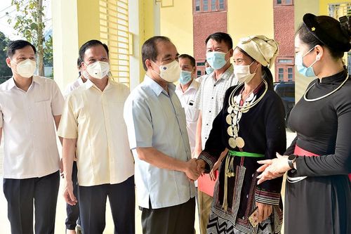 Đồng chí Bí thư Tỉnh ủy Chẩu Văn Lâm: Đổi mới cơ chế, chính sách để sản xuất quy mô lớn, người dân sống được bằng nghề rừng