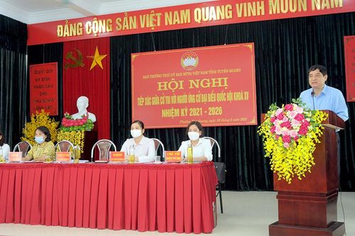 Ứng cử viên đại biểu Quốc hội khóa XV đơn vị bầu cử số 3 tiếp xúc cử tri phường Tân Quang, Nông Tiến
