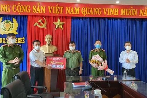 Bắt đối tượng gây hư hỏng nhiều pa-nô cổ động, tuyên truyền bầu cử