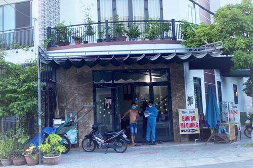 Chủ quán mỳ Quảng dương tính SARS-CoV-2, Đà Nẵng khẩn tìm người liên quan