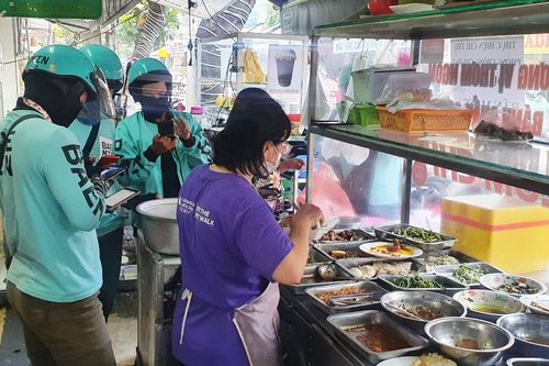 2 chủ quán ăn mắc COVID-19, Đà Nẵng dừng dịch vụ giao hàng, taxi, grab