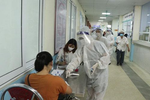 Yêu cầu 4 bệnh viện của Hà Nội tiếp nhận điều trị bệnh nhân Covid-19