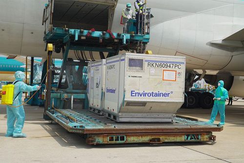 Thêm 1,682 triệu liều vắc xin Covid-19 về Việt Nam, ưu tiên địa phương có ca mắc cao