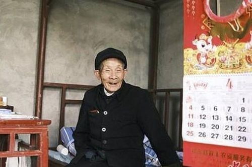 Đi cướp để được ngồi tù, cụ ông nghèo khổ đổi đời luôn từ đó về sau