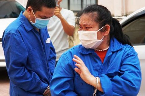 Phút ăn năn muộn màng của người mẹ chăn dắt các con đi ăn xin