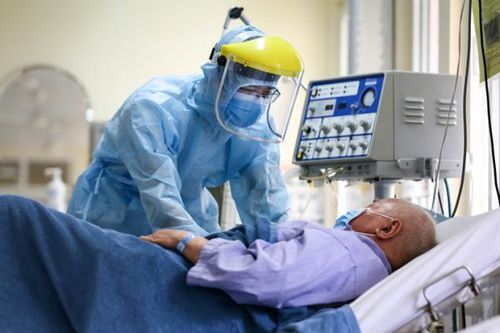 Những đóng góp thầm lặng của điều dưỡng trong cuộc chiến chống COVID -19