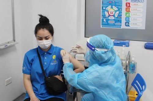 Bệnh viện Nhi Trung ương tiêm chủng an toàn vắc xin phòng COVID-19 cho gần 3000 người