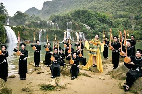 Ra mắt album và MV Tiếng hát giữa rừng Pác Bó