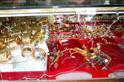 Tạm giữ nghi phạm đột nhập tiệm vàng cuỗm 300 lượng vàng