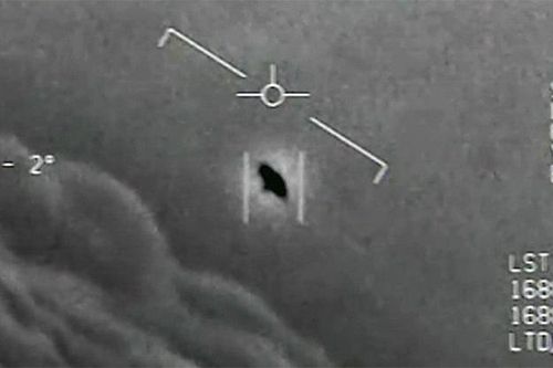 Cựu phi công Hải quân Mỹ khẳng định nhìn thấy UFO hàng trăm lần