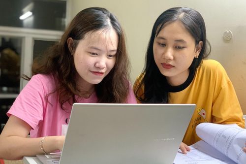 Trường dạy online, nhiều sinh viên chọn ở lại TP.HCM