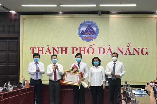 CDC Đà Nẵng đón nhận Bằng khen của Thủ tướng về công tác phòng, chống dịch