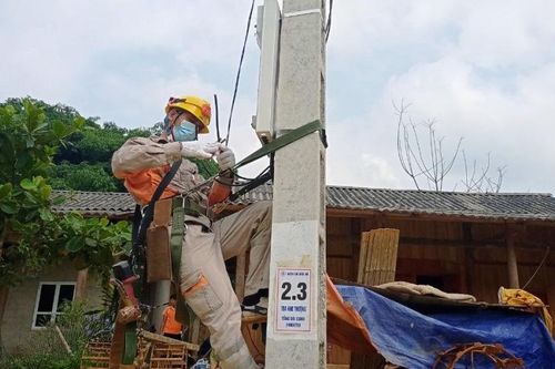 Hơn 300 hộ DTTS vùng sâu Cốc Lầu có điện lưới trước ngày bầu cử