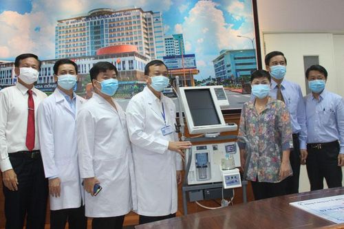 Hơn 1,5 tỷ đồng hỗ trợ thiết bị y tế phòng chống dịch