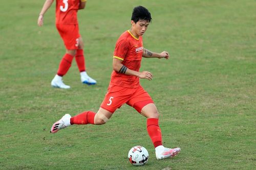 ĐT Việt Nam tăng tốc chuẩn bị, Quang Hải phải tập hồi phục