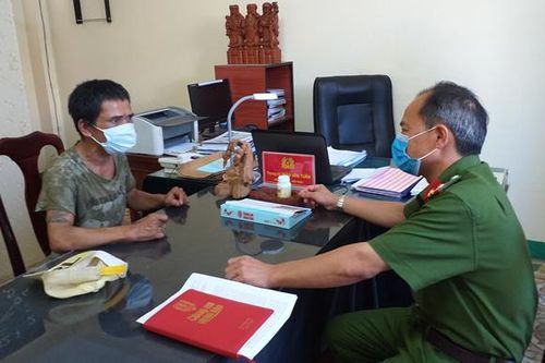 Bắt đối tượng phá hoại pa-nô, áp phích tuyên truyền bầu cử