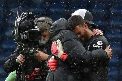 Thủ môn Becker đi vào lịch sử Liverpool và Ngoại hạng Anh