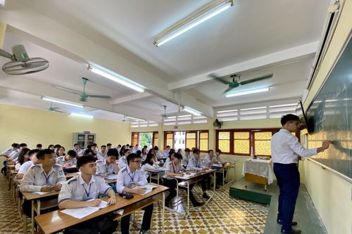 Ôn luyện môn tiếng Anh: 'Ẵm trọn' dạng bài dễ lấy điểm