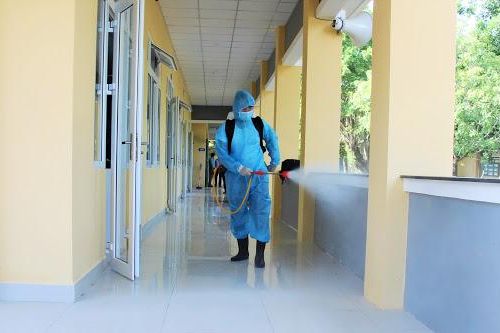 Hưng Yên phong tỏa 1 thôn liên quan người bán hoa chợ Quảng Bá mắc COVID-19