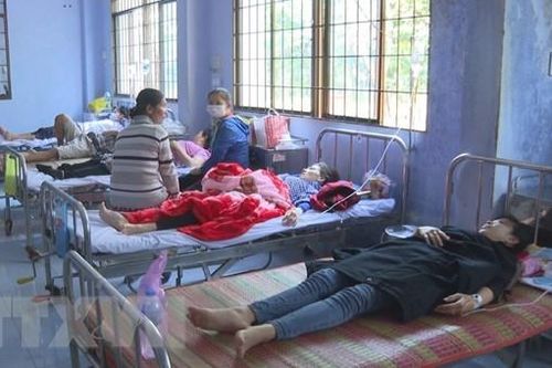 2 cháu bé tử vong, 20 người nhập viện sau khi ăn cỗ cưới