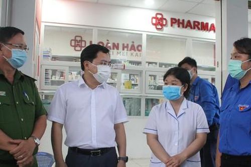 Bí thư thứ nhất T.Ư Đoàn thăm các chốt phòng chống dịch COVID-19 ở cửa ngõ TPHCM