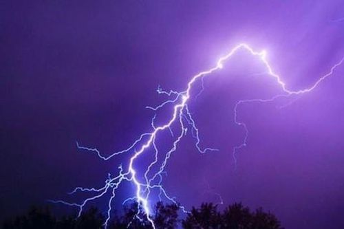 Người phụ nữ bị sét đánh tử vong trên đường về trang trại