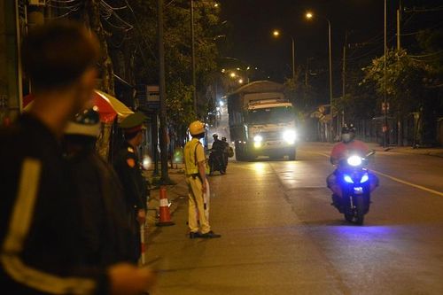TP Hồ Chí Minh tăng cường chốt kiểm soát dịch bệnh COVID-19 ở tuyến cửa ngõ