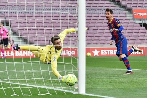 HLV Koeman hy vọng Messi không bỏ Barca