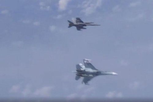Máy bay chiến đấu F-35 và Su-27 của Nga khiến chiến đấu cơ F-35 hoảng sợ trên bầu trời Biển Baltic