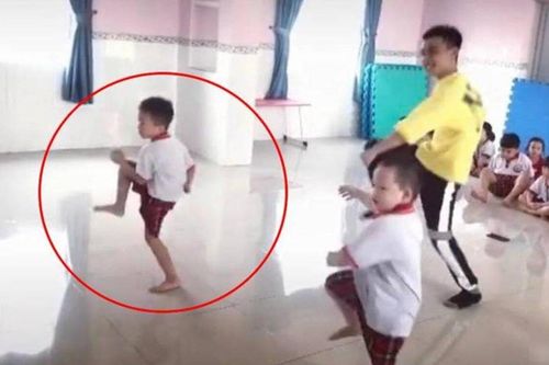 Hai bé trai mẫu giáo với màn thể hiện vũ đạo cực 'chất' khiến nhiều người trầm trồ