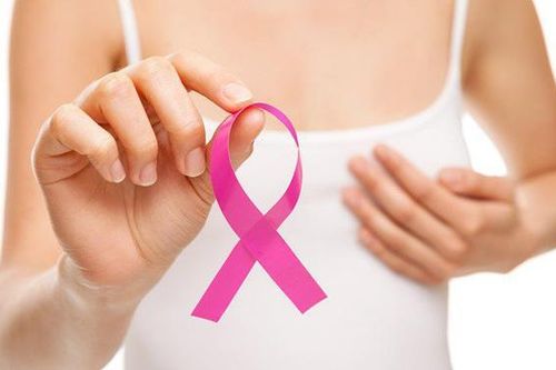 Phải cắt một bên ngực vì ung thư vú, vẫn quyết nuôi con bằng sữa mẹ