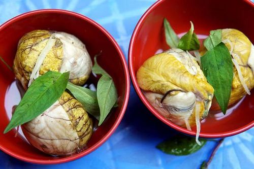 Cho con ăn trứng vịt lộn thường xuyên có hết suy dinh dưỡng?