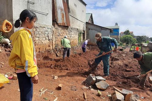Khởi công xây dựng nhà tình nghĩa cho gia đình đặc biệt khó khăn