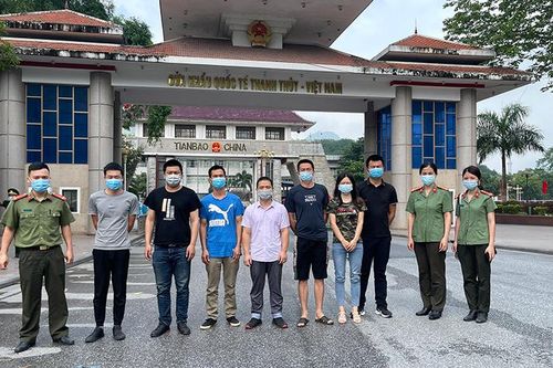 Trao trả 7 công dân Trung Quốc nhập cảnh trái phép