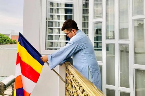 'Vạn lá cờ Phật giáo' đến với các Phật tử, nhân rộng niềm vui mừng Phật đản