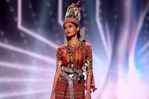 Mất hành lý, Hoa hậu Myanmar vẫn thắng giải Trang phục dân tộc tại Miss Universe