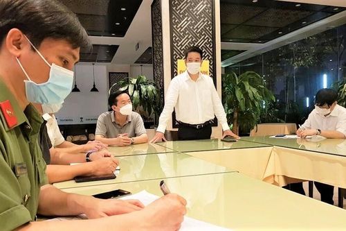 Phê bình chủ khách sạn thông báo thu 'phí cho cơ quan chức năng chống dịch'