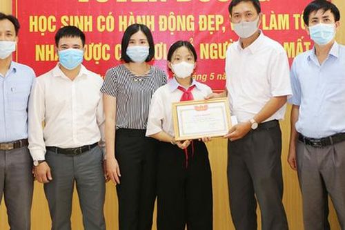 Tâm sự của cô học trò lớp 7 nhặt được gần 30 triệu đồng, trả lại người đánh rơi