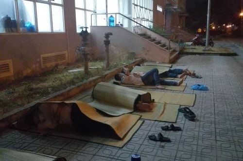 Những ánh lửa xua tan 'bóng đêm' đại dịch