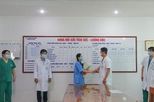 Nữ điều dưỡng Đà Nẵng phản vệ sau tiêm vắc xin phòng COVID-19 được ra viện