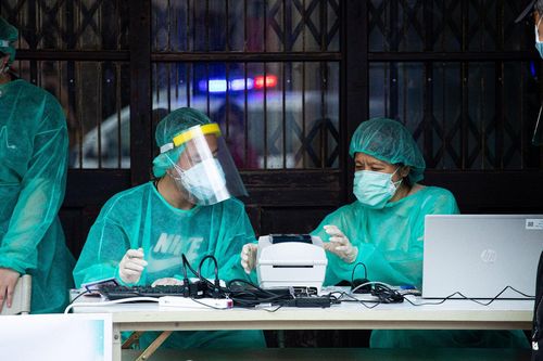 Châu Á chao đảo trước làn sóng Covid-19 mới