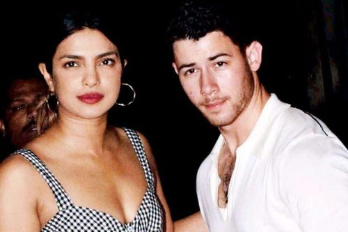 Nick Jonas bị nứt xương sau tai nạn