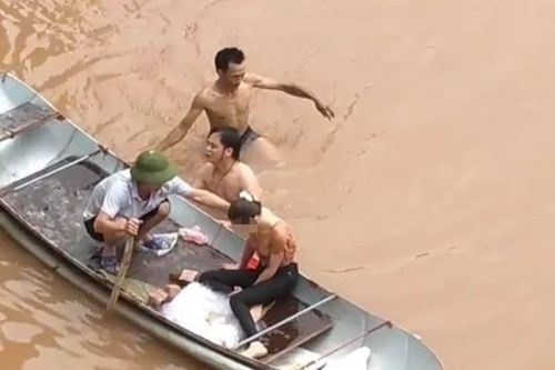Bơi ra giữa sông cứu cô gái nhảy cầu ở Lạng Sơn