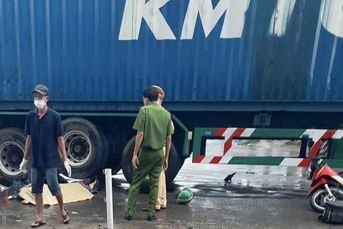 Tai nạn giao thông mới nhất hôm nay 18/5: Nữ sinh tử vong, tài xế mặc áo Grab nguy kịch sau va chạm với xe container
