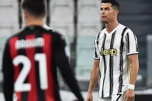 Ronaldo mặc áo đấu mới của Juventus giữa tin đồn chia tay