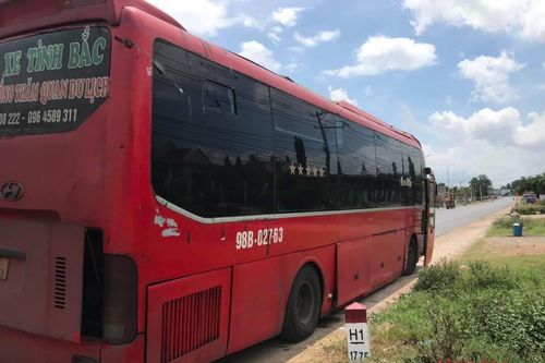 Năm người nhập cảnh trái phép, trốn trên xe khách âm tính với SARS-CoV-2
