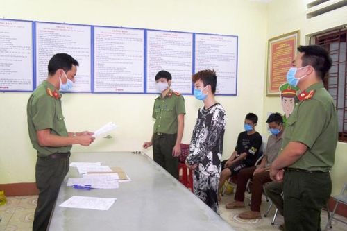 Khởi tố, bắt giam năm bị can vụ đưa gần 200 người xuất, nhập cảnh trái phép